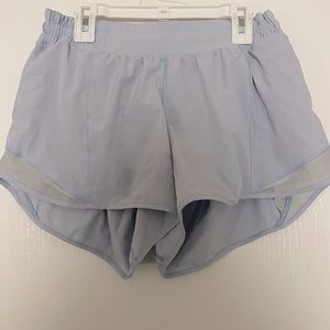 USED lululemon “Hotty Hot Low-Rise 4in ” Lined Short SZ 10